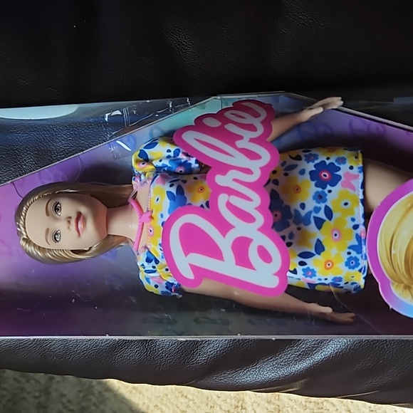 Barbie - Picture 2 of 4